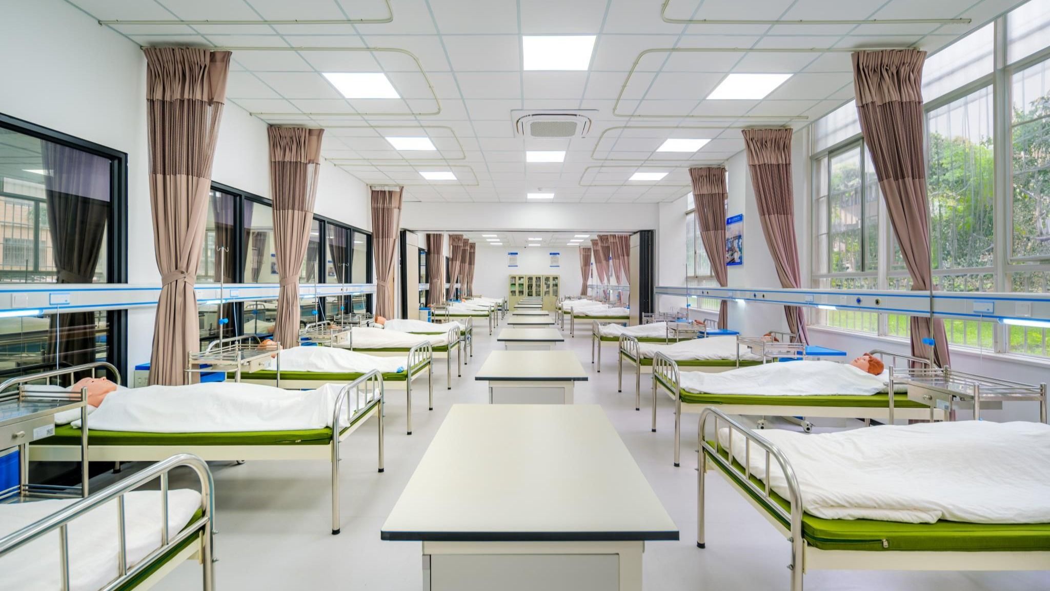 广西医科大学到广西英华考察调研成人高等教育招生管理工作