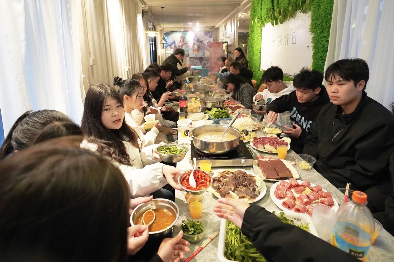 现场吃火锅现场