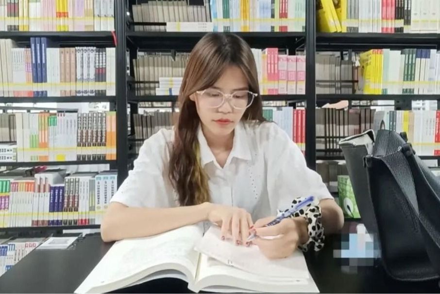 赖定芬：青春心向党 模范再起航