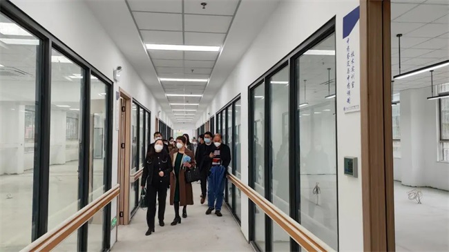 广西英华国际职业学院 | 自治区教育厅专家组莅临我校对拟新增药学专业进行实地考察