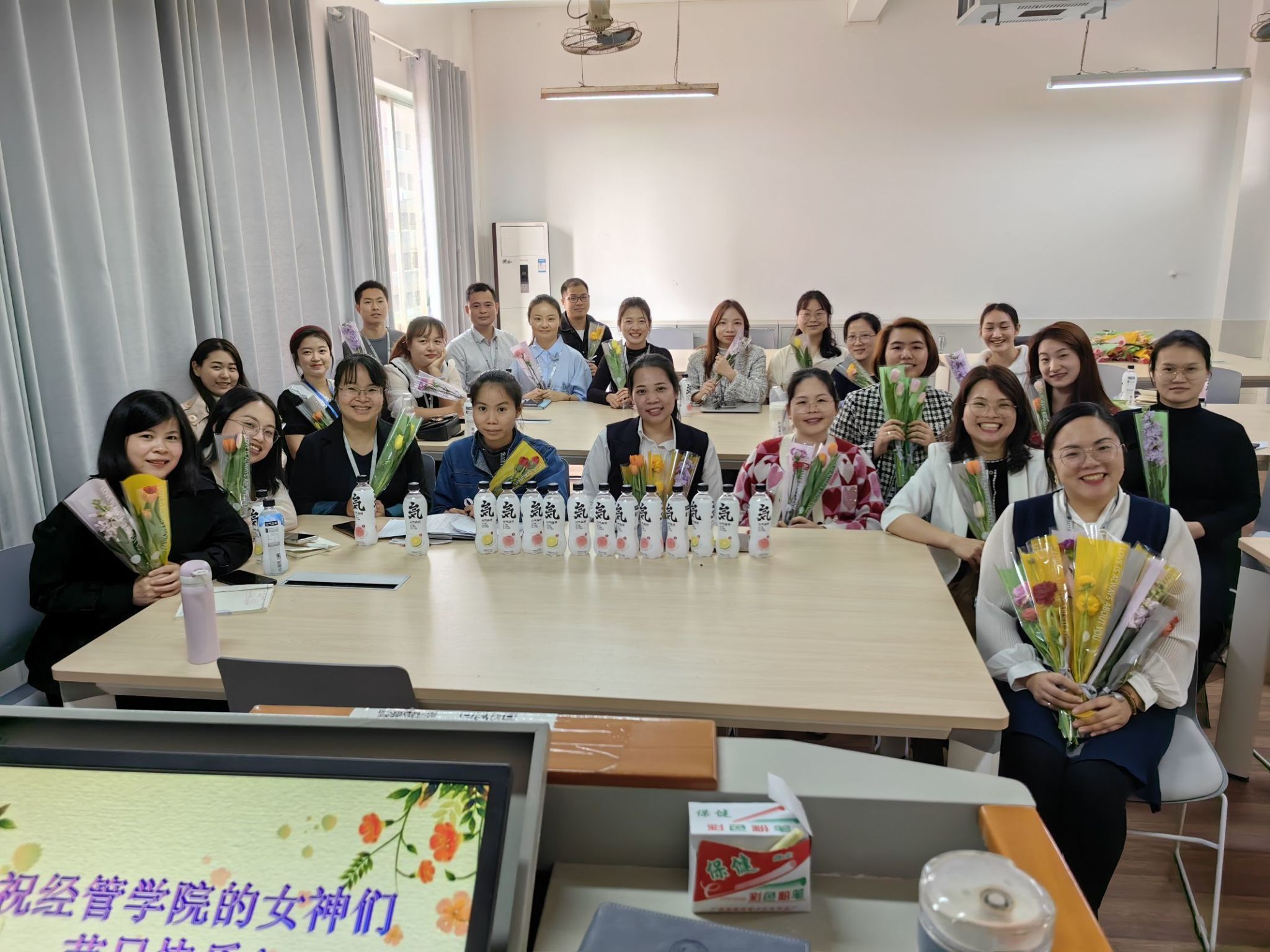 相约春天 共享欢乐——经管学院举办“三八”国际妇女节暖心活动