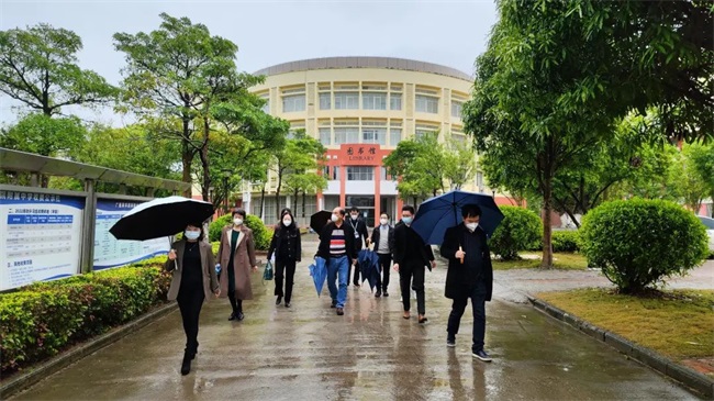 广西英华国际职业学院 | 自治区教育厅专家组莅临我校对拟新增药学专业进行实地考察