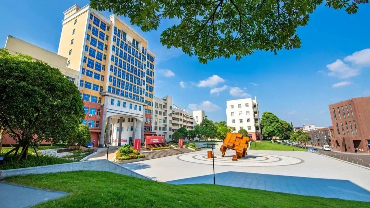 英华校园换新颜，一起来解锁！