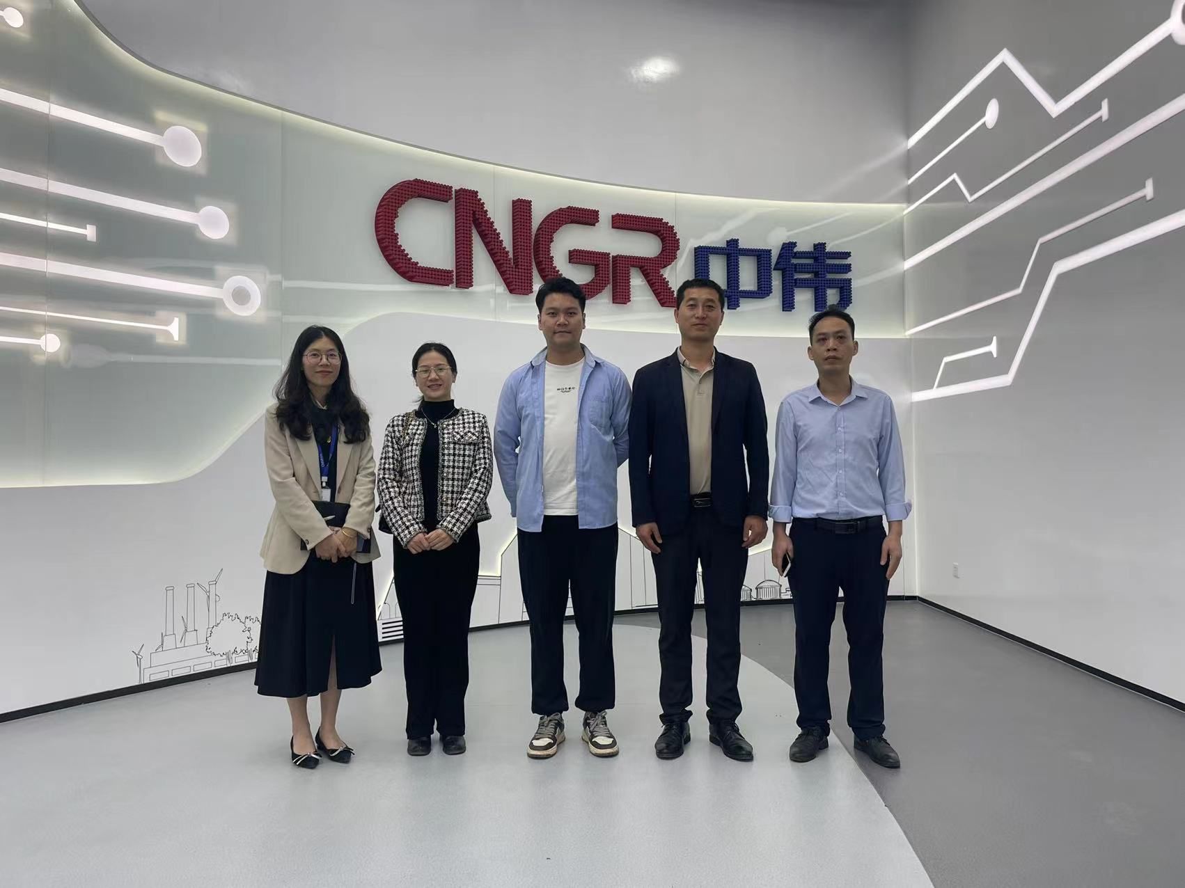 企业领导与老师合照