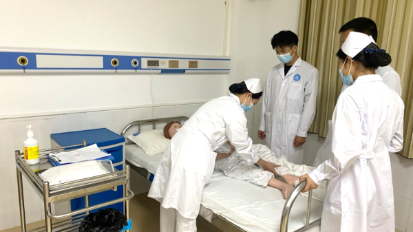 大健康学院护理专业课外实训活动顺利进行