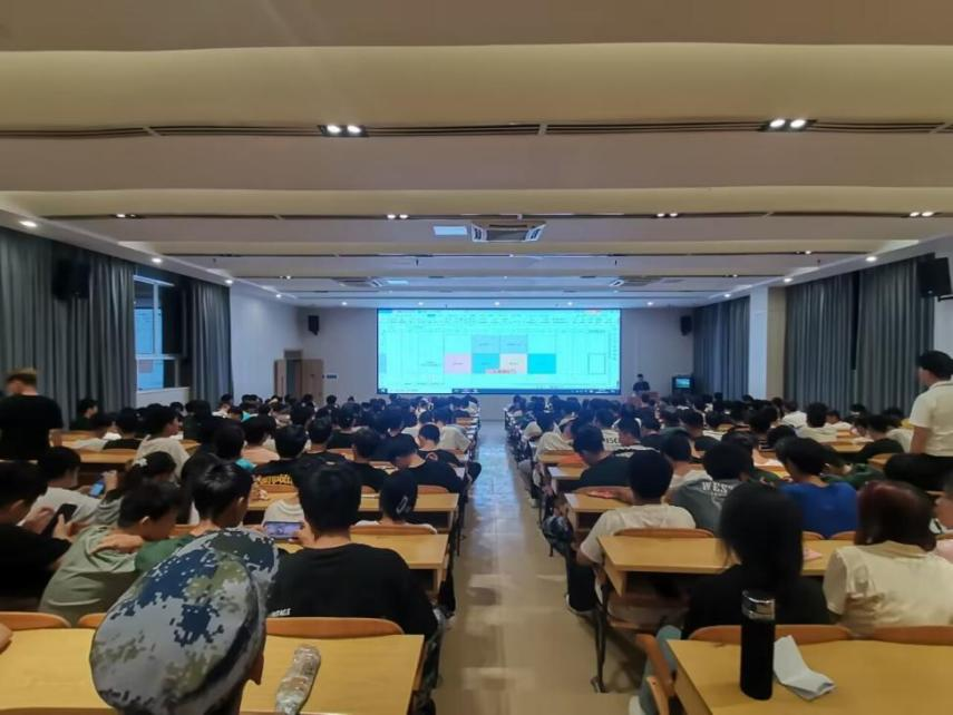 广西英华国际职业学院 | 数据未来，规划先行—— 学习贯彻党的二十大精神系列活动之一