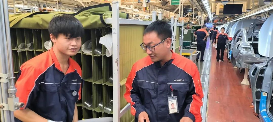 老师走进学生工作日常