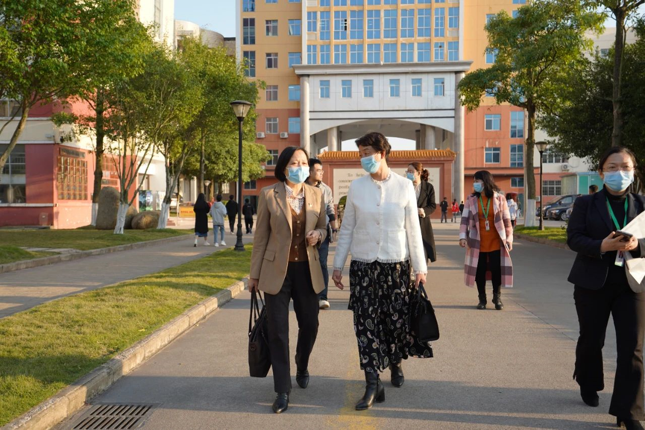 各个领导走访校园