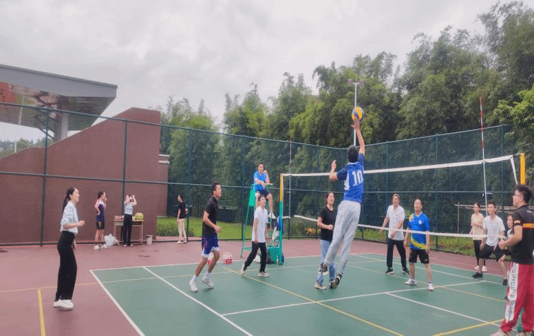 马克思主义学院开展教师气排球比赛