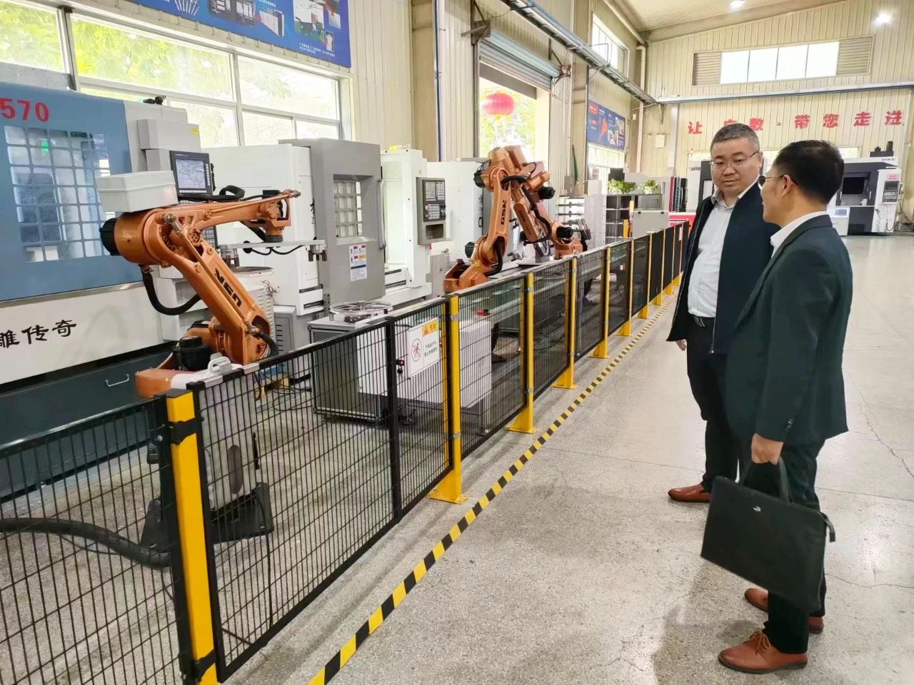 领导参观各种设备