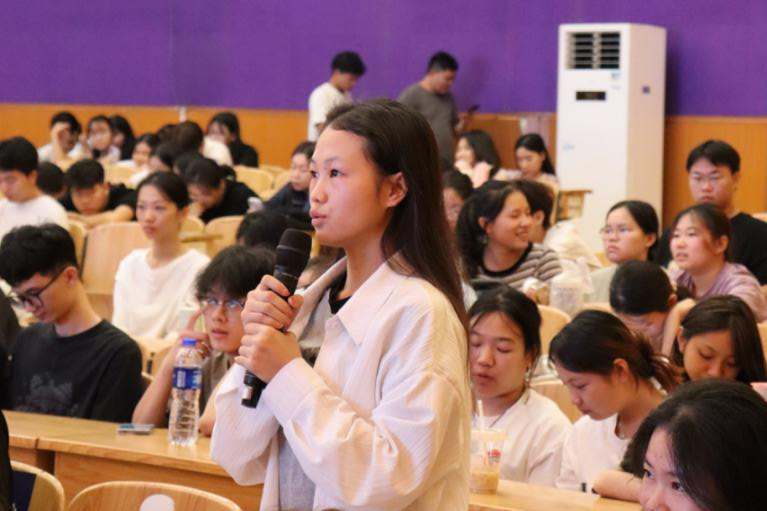 提问到学生讲话