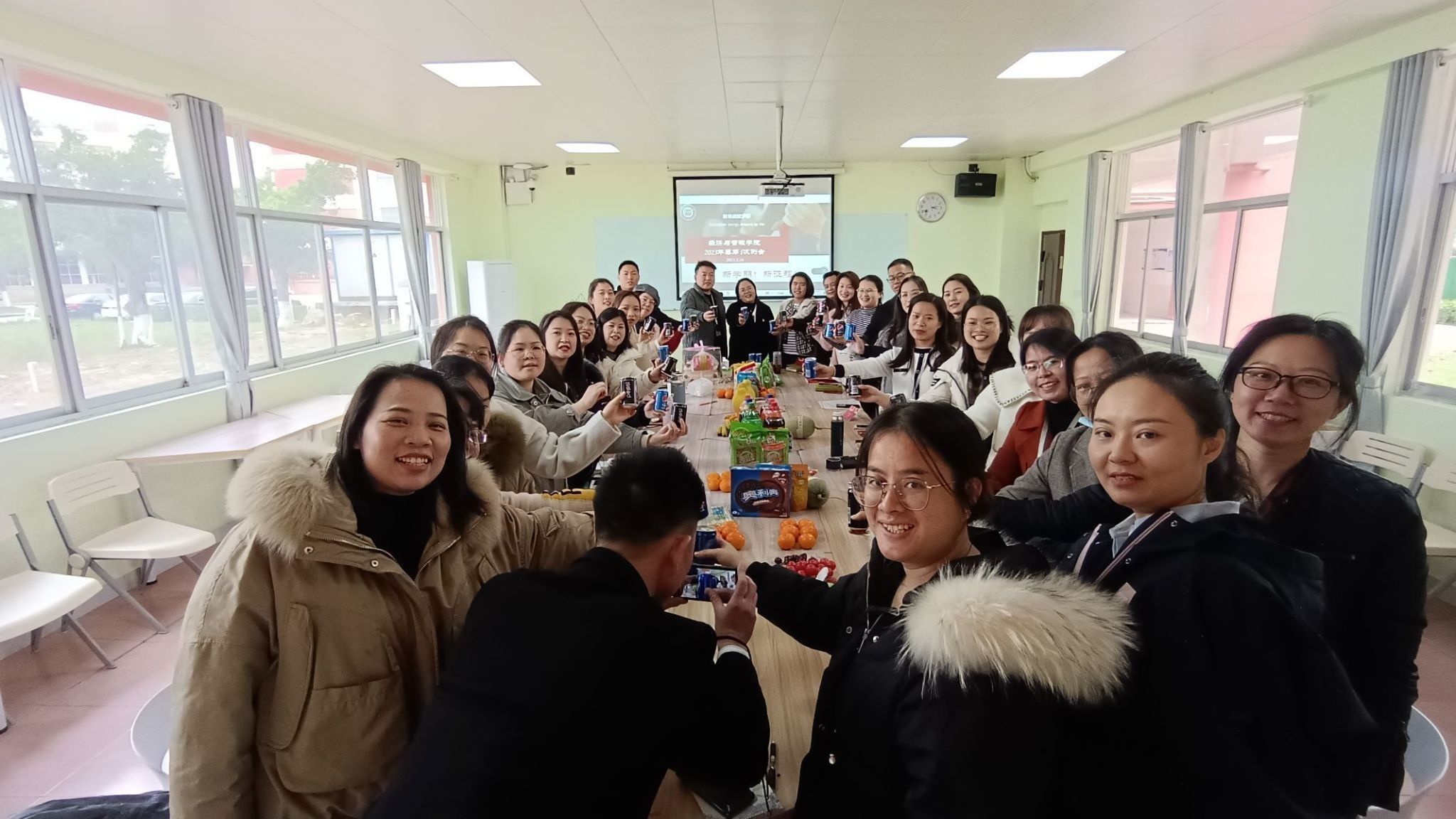 教师峰值体验 经管院开展新春教师茶话会