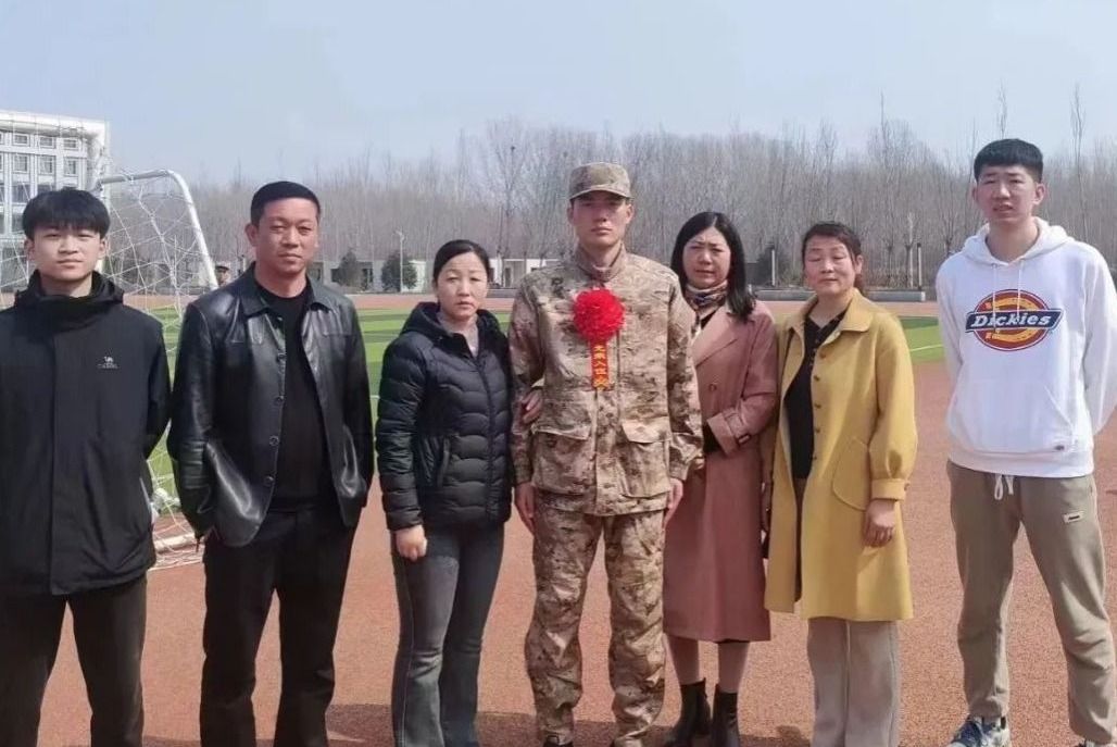 英华应征入伍学子分享：青年当有凌云志 一身戎装显英姿