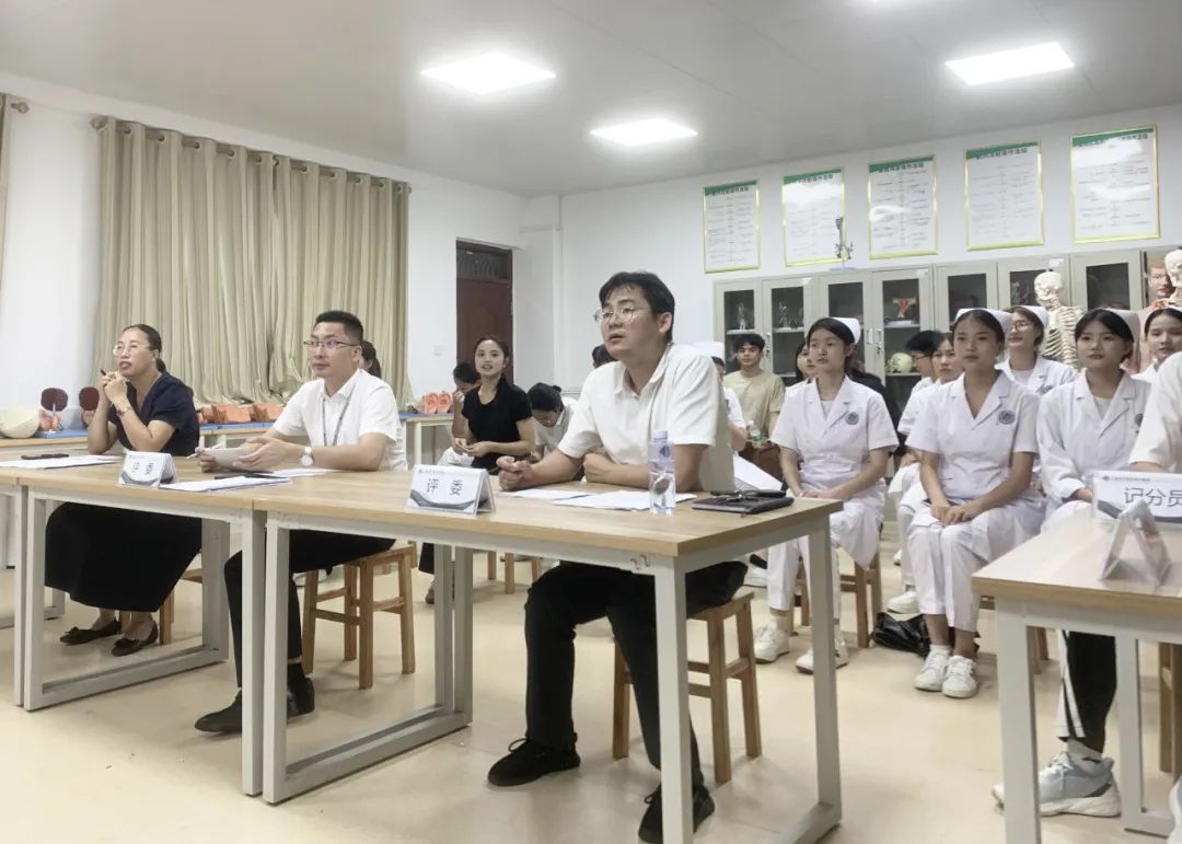 指导老师和同学