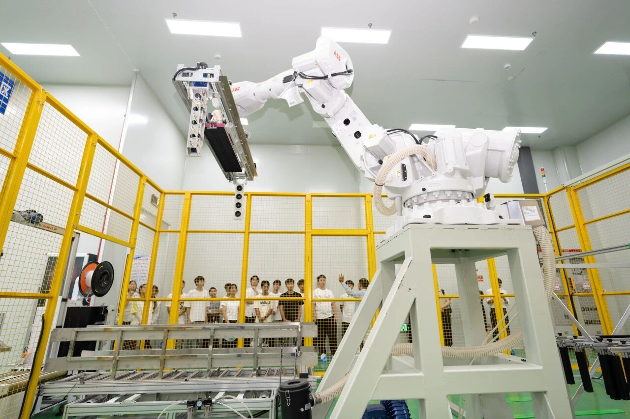 机器人机械臂车间