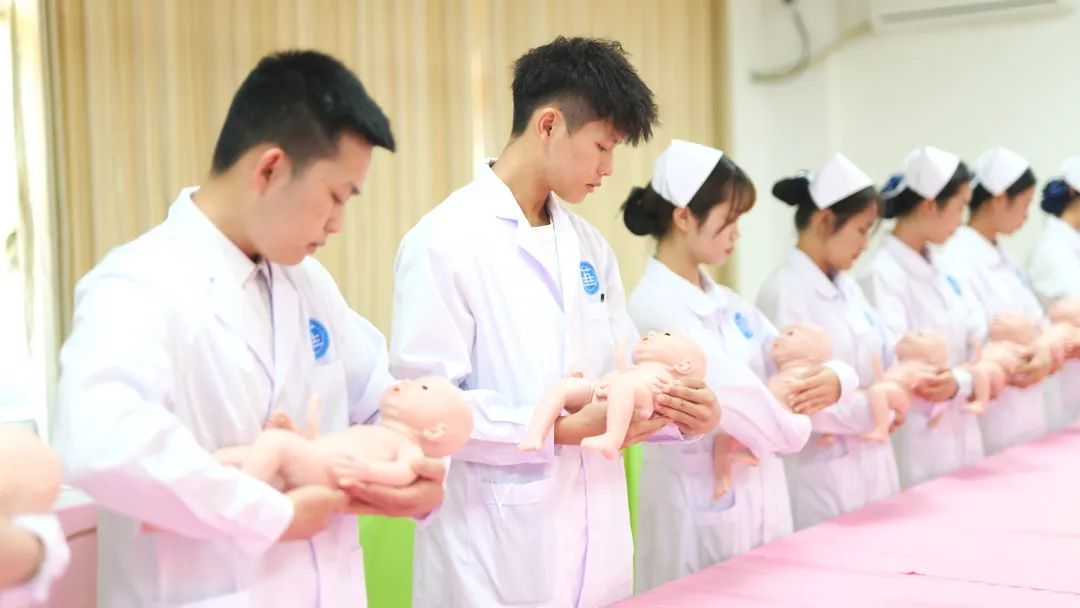 中级育婴师、中级保育师证书样本 培训场景