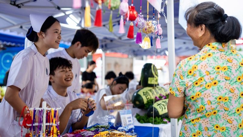 【人民网】广西英华国际职业学院举办“一技在手，一生无忧”教育教学成果展