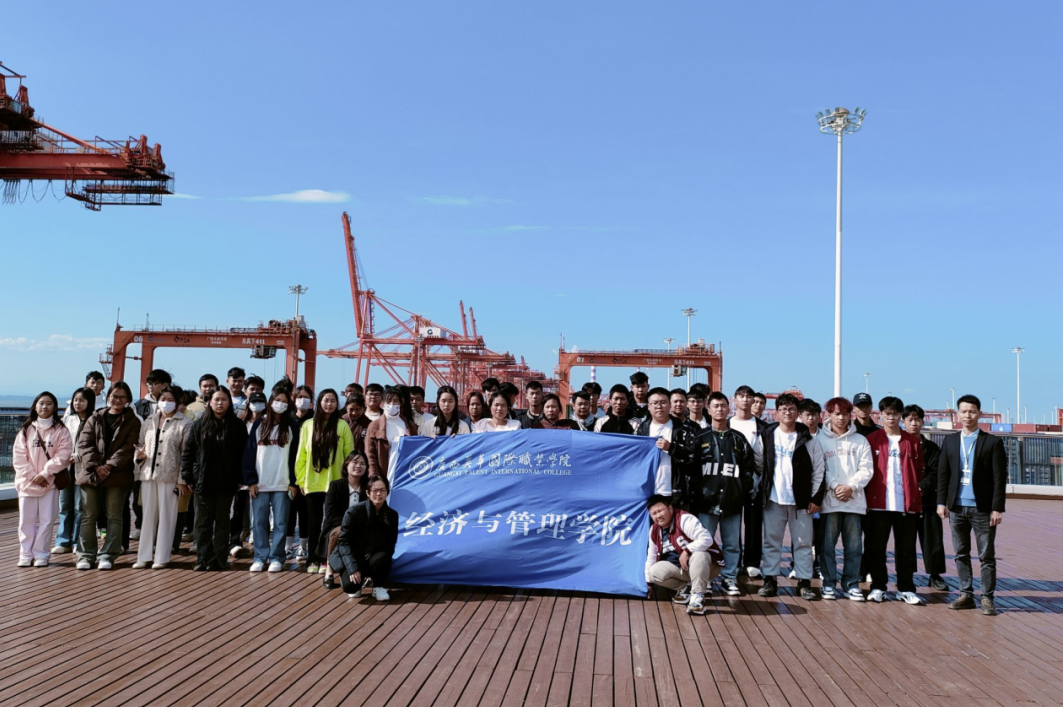 学生到企业参观