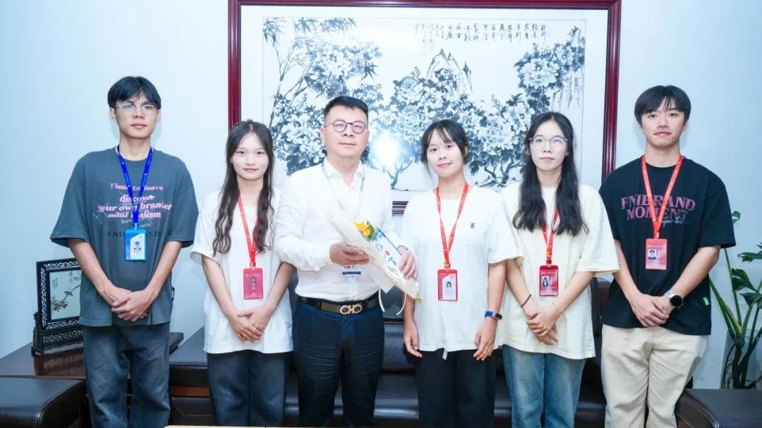 广西英华国际职业学院举行庆祝第40个教师节暨表彰大会