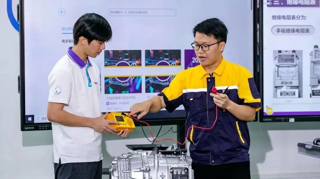 汽车类技专业课堂