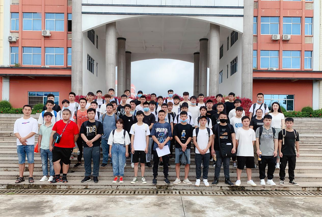 广西英华学子赴上汽通用五菱汽车股份有限公司实习