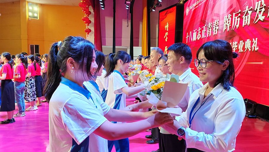 英华附中2023届成人礼暨毕业典礼圆满收官