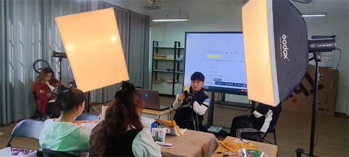 广西英华国际职业学院丨喜报︱经济与管理学院学生在“寻找超级桂主播”斩获季军