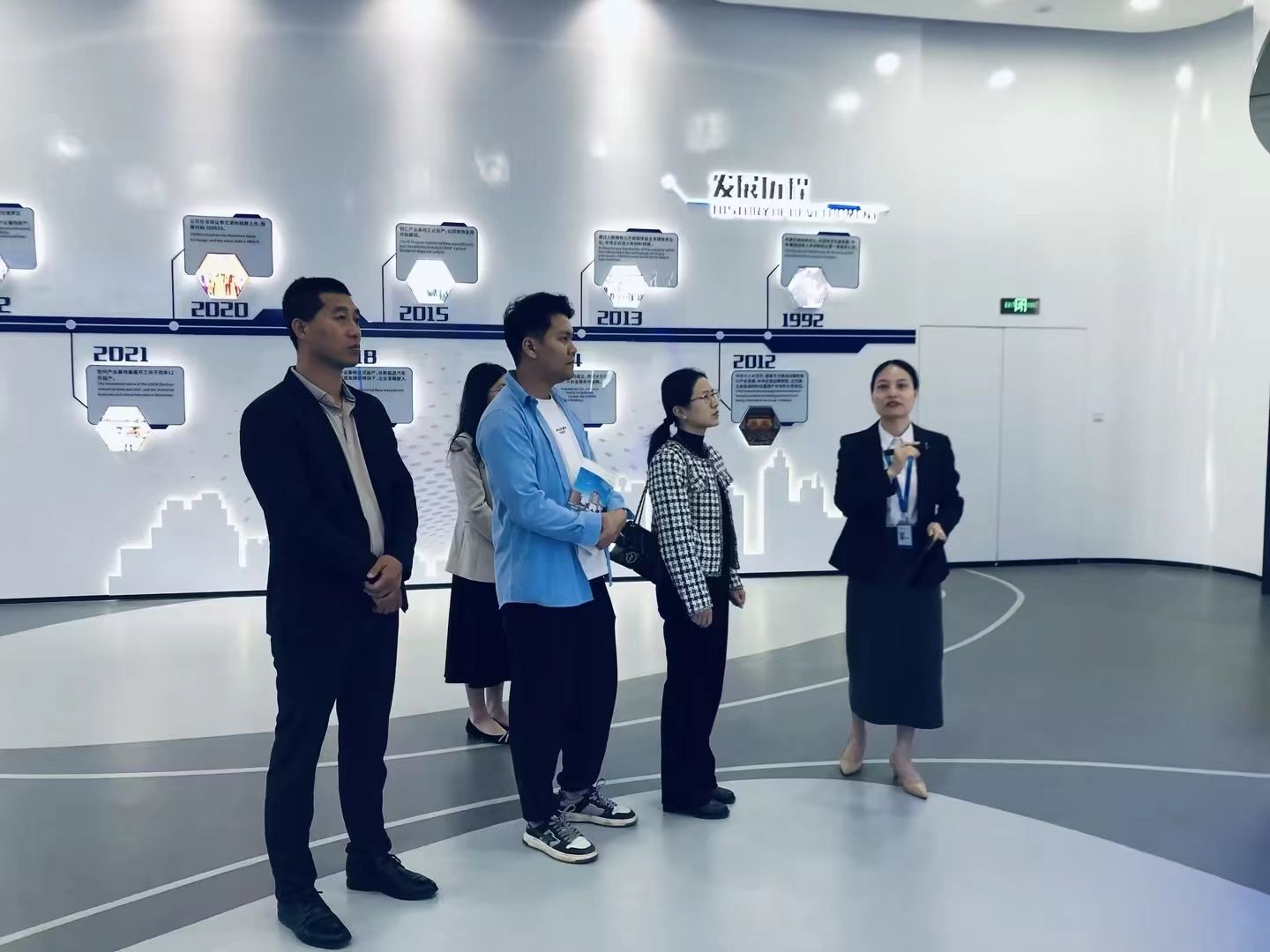 老师去访问企业