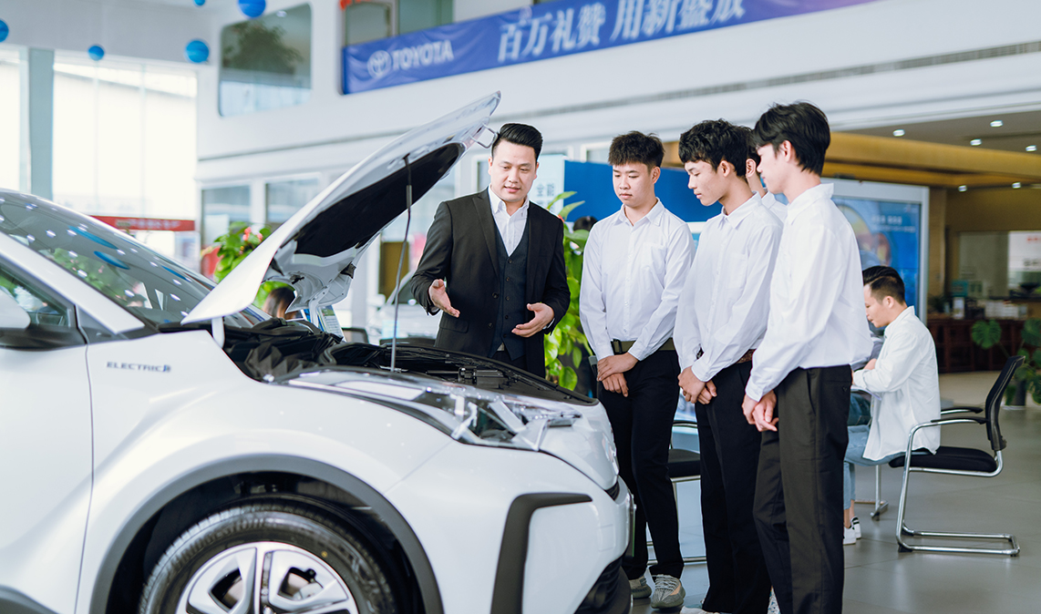 学校注重学生实践能力培养