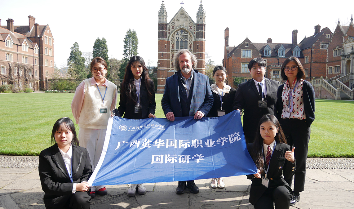 学校坚持国际化办学